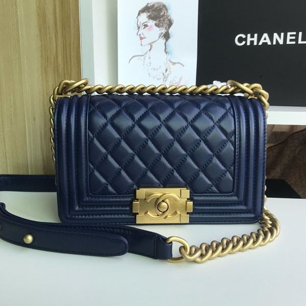 奇跡の再入荷！シャネル 偽物マトラッセ ボーイ シャネル ショルダーバッグ shw35268
