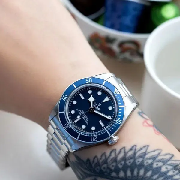 チューダー スーパーコピー ブラックベイ ブルーベゼル 41MM tuk77795